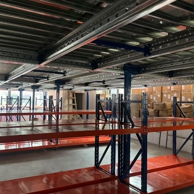 Industrielle Mezzanine-Plattform